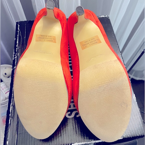 Moving Sale!! 2/$40 RARE Db Dk Pink Suede Stillettos with Gold platform Size 10M - Picture 6 of 8